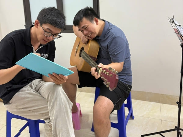 LỚP HỌC GUITAR