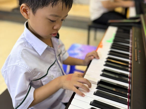LỚP HỌC PIANO